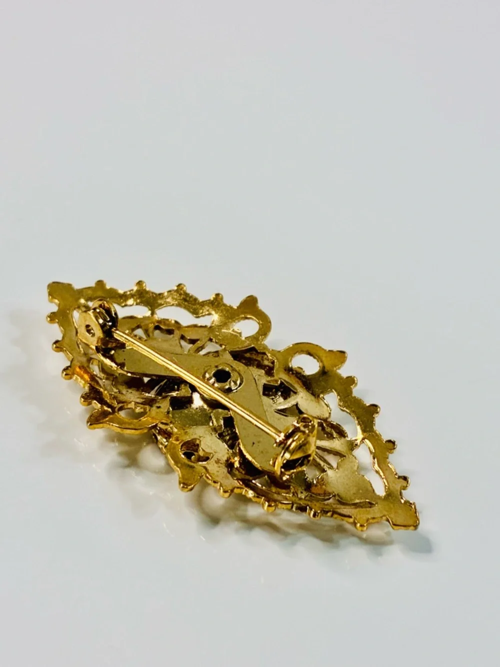 VTG Gold Stone Butterfly Filigree Brooch Ornate Sparkling Everyday Elegant EUC